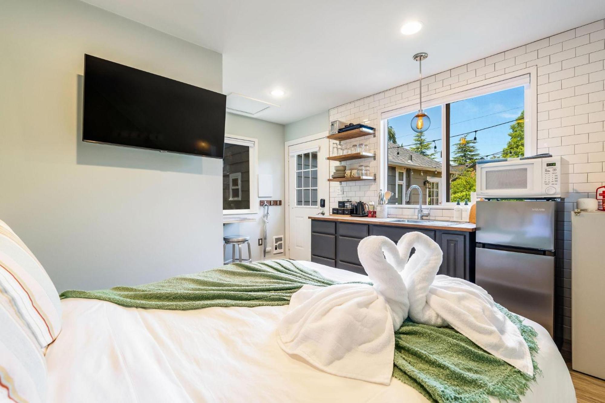 Ballard Cozy Holiday home Seattle