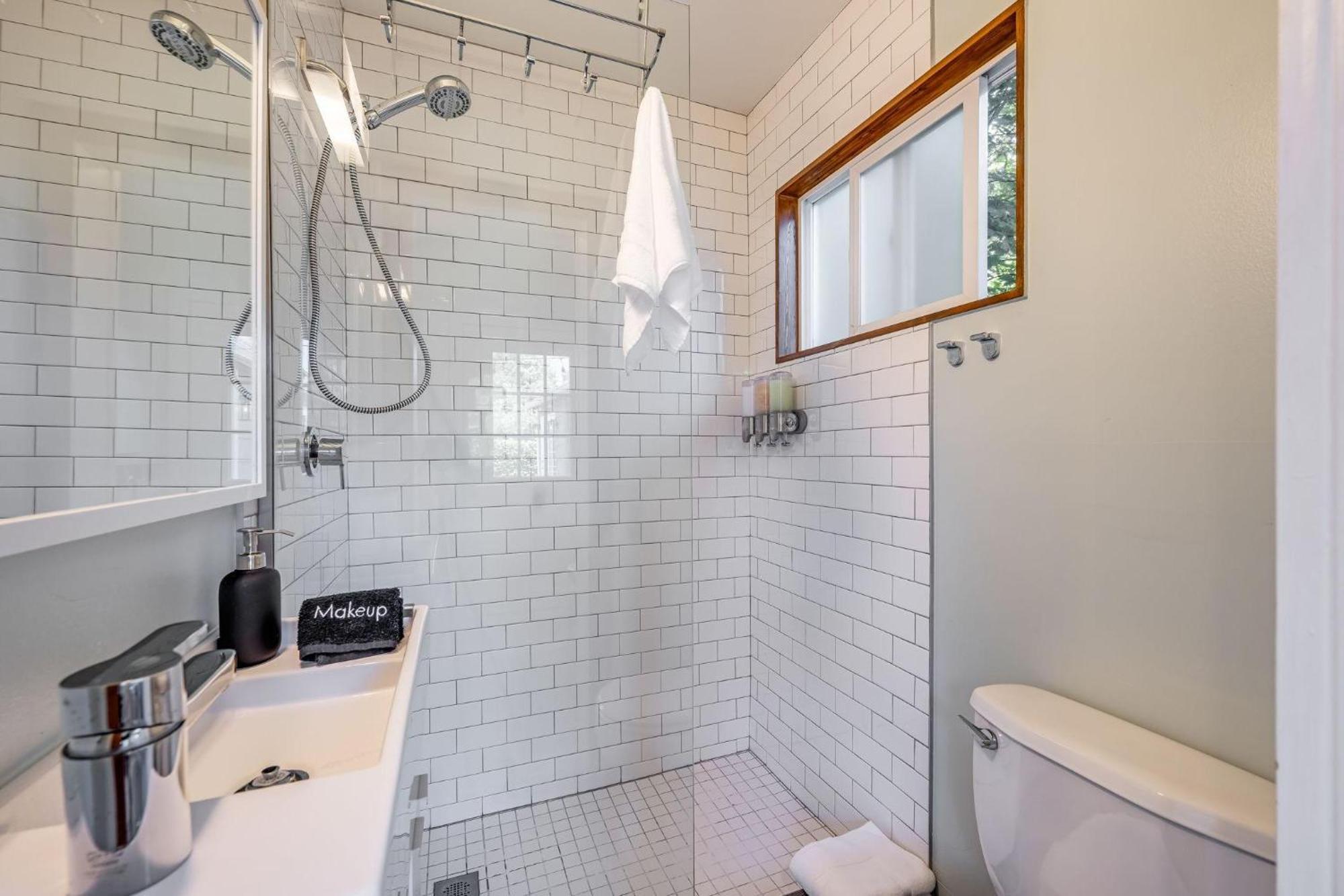 Ballard Cozy Holiday home